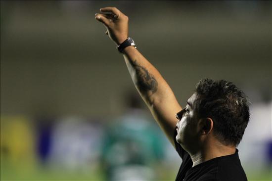 Antonio Mohamed, DT de Independiente en el primer juego de la final. Foto: EFE