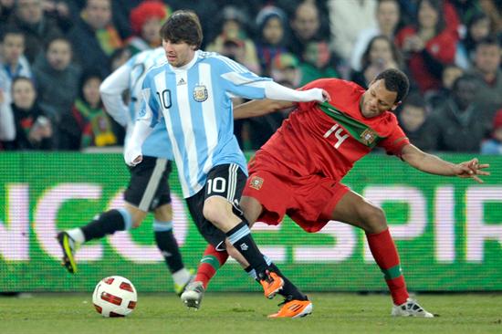 Lionel Messi (i) durante el partido amistoso que las selecciones de Portugal y Argentina. Foto: EFE