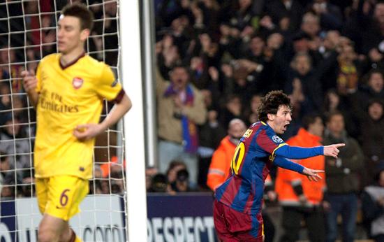 El delantero argentino del FC Barcelona Lionel Messi (d) celebra el gol marcado al Arsenal. Foto: EFE