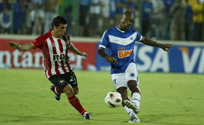 Estdiantes recibirá a Cruzeiro en el estadio Único de La Plata. Foto: EFE