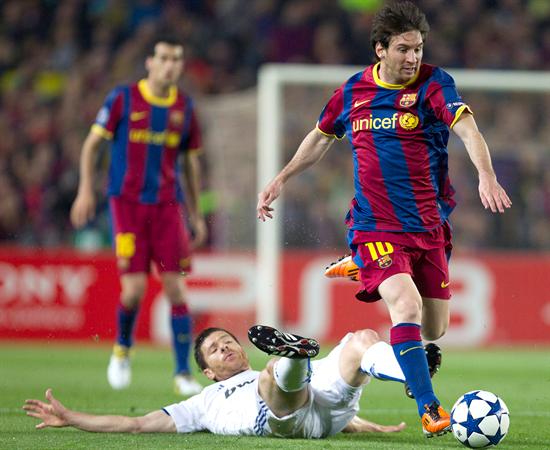 Leo Messi se vio sometido a una cacería por parte del Real Madrid. Foto: EFE