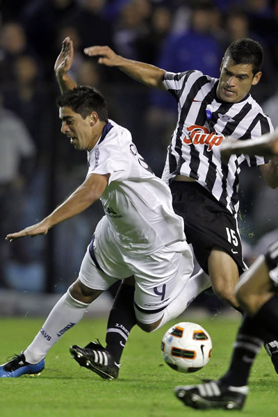 Vélez visitará a Libertad con una ventaja de 3 goles. Foto: EFE
