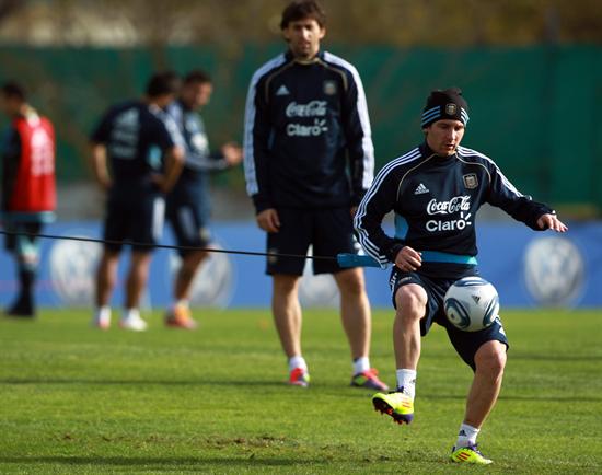 Lionel Messi participa en un entrenamiento del equipo nacional. Foto: EFE