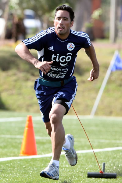 El jugador de la selección paraguaya Lucas Barrios. Foto: EFE