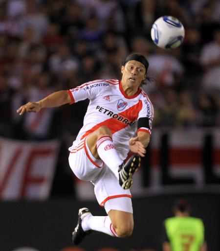 Matias Almeyda, capitán de River Plate que no podrá jugar el partido por acumulación de Amarillas. Foto: EFE