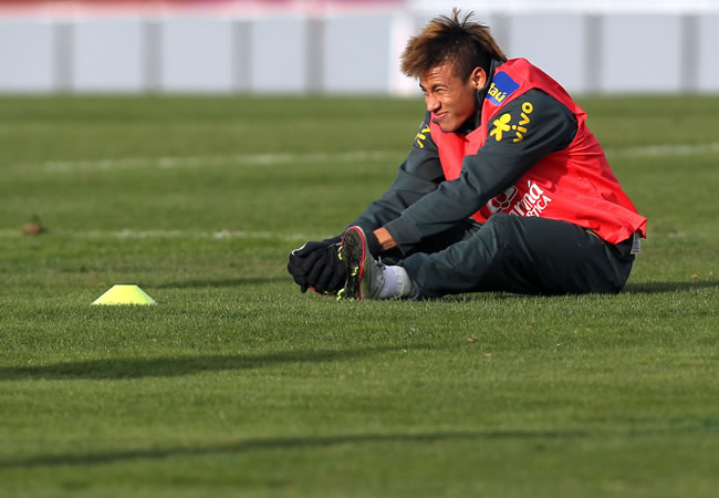 El jugador del selecionado de fútbol de Brasil Neymar durante un entrenamiento. Foto: EFE