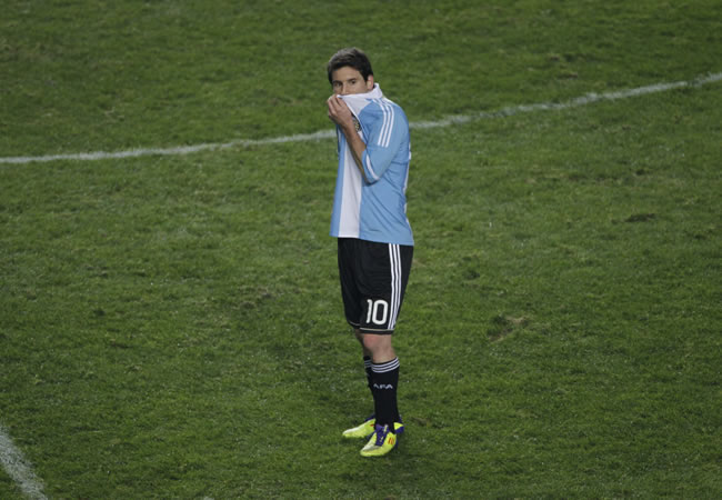 Leo Messi en el termino del partido ante Bolivia. Foto: EFE