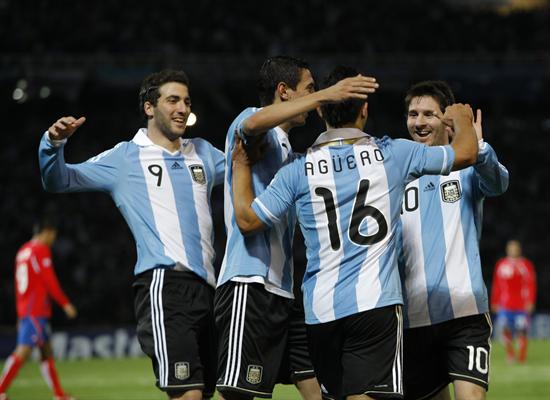 Argentina celebra su clasificación a los cuartos de la Copa América. Foto: EFE