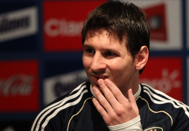 El jugador de la selección de Argentina de fútbol Leo Messi brinda una conferencia de prensa. Foto: EFE