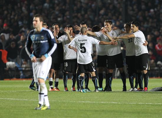 Los jugadores de Uruguay celebran el triunfo frente a Argentina. Foto: EFE