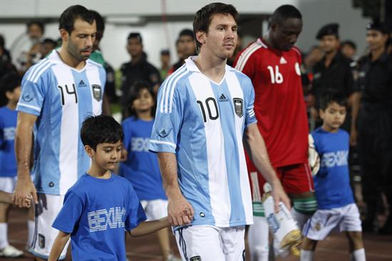 Argentina sale con Nigeria para jugar el amistoso. Foto: EFE