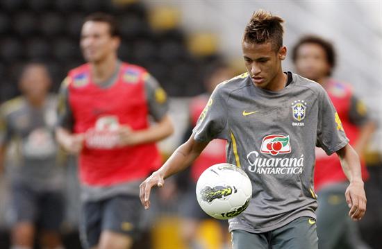 Neymar con Brasil visitan a la Argentina en Córdoba. Foto: EFE
