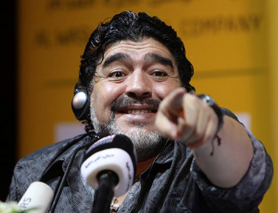Diego Armando Maradona ofrece una rueda de prensa en el hotel Jumeirah Zabeel Saray. Foto: EFE