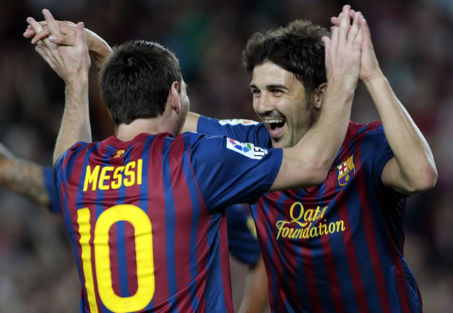 El delantero del FC Barcelona, David Villa (d), celebra con su compañero el argentino Leo Messi. Foto: EFE