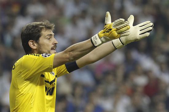 El portero del Real Madrid Iker Casillas frente Ajax. Foto: EFE