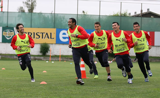 De izquierda a derecha, los jugadores de la selección chilena Jorge Valdivia, Jean Beausejour, Carlos Carmona, Gary Medel y Mauricio Isla. Foto: EFE