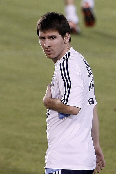 Leo Messi entrenando con Argentina. Foto: EFE