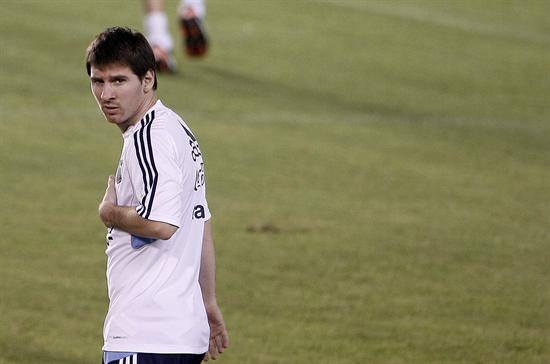 El jugador argentino, Lionel Messi, participa en una sesión de entrenamiento de la selección Argentina en Barranquilla (Colombia). Foto: EFE