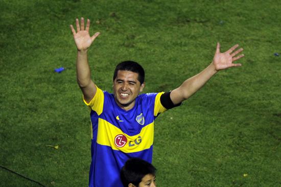 El jugador de Boca Juniors Juan Riquelme celebra la obtención de un nuevo campeonato. Foto: EFE