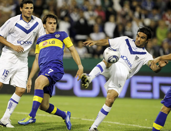 Vélez Sarsfield y Boca Juniors, campeones del Clausura 2011 y el Apertura 2011, respectivamente. Foto: EFE