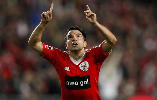 El jugador del Benfica Saviola celebra su gol ante el Rio Ave. Foto: EFE