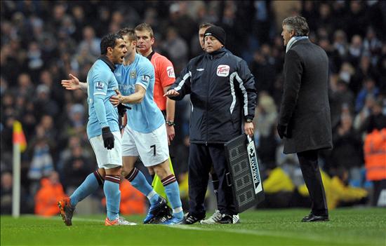 Carlos Tévez y Roberto Mancini en uno de los enfrentamientos (Manchester City). Foto: EFE