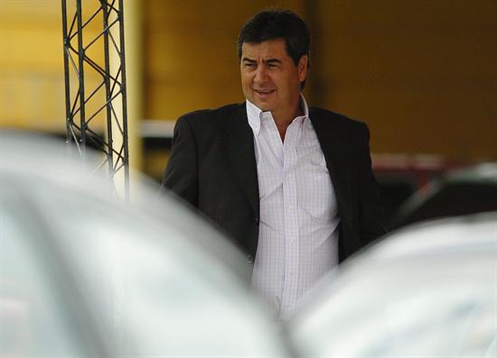 El DT uruguayo Jorge 'Polilla' Da Silva llega para ofrecer una rueda de prensa en Peñarol. Foto: EFE