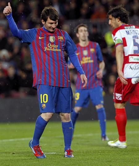 La tripleta de Messi no solamente le sirvió para el récord. Foto: EFE
