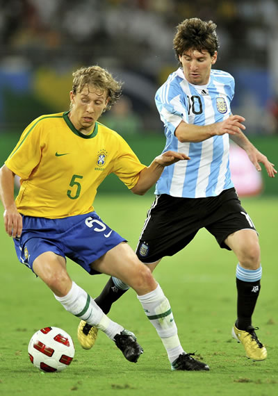 Argentina visitará a Brasil en un amistoso internacional. Foto: EFE