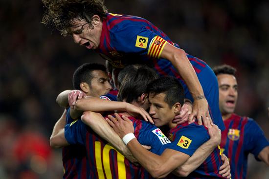 Los jugadores del FC Barcelona celebran un gol del Argentinos Leo Messi. Foto: EFE