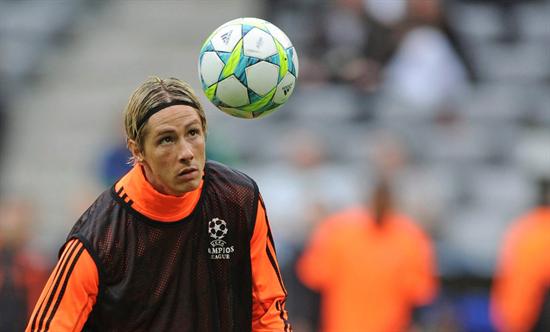 El jugador español del Chelsea Fernando Torres entrena junto a su equipo en Múnich. Foto: EFE