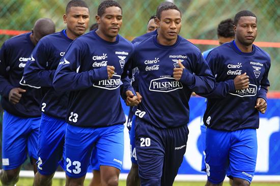 Los jugadores de la selección de Ecuador durante un entrenamiento. Foto: EFE