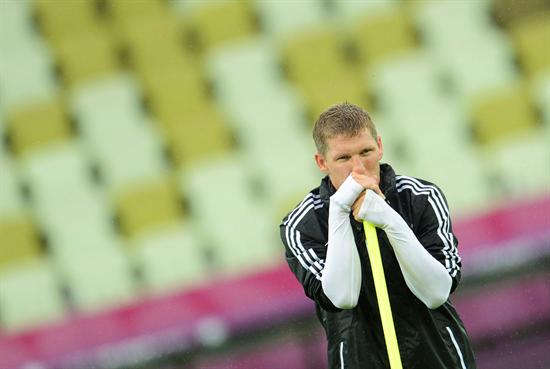 El jugador de la selección alemana, Bastian Schweinsteiger, durante una sesión de entrenamiento en el estadio PGE Arena de Gdansk, Polonia. Foto: EFE