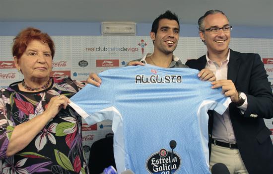 El centrocampista internacional argentino Augusto Fernández, durante su presentación oficial con el Celta de Vigo. Foto: EFE