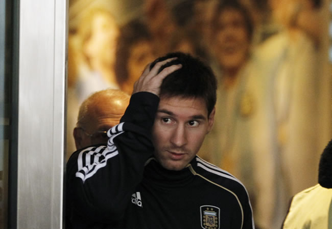 El jugador argentino Lionel Messi asiste a una rueda de prensa. Foto: EFE