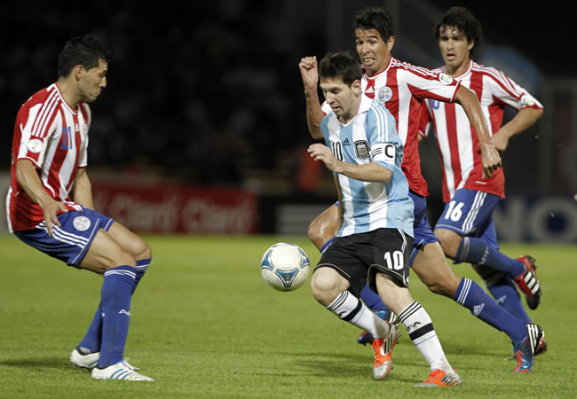 Leo Messi, capitán de la Argentina ante Paraguay. Foto: EFE