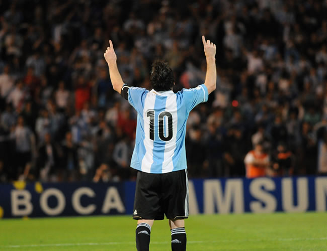 Lionel Messi de Argentina celebra su gol ante Uruguay. Foto: EFE
