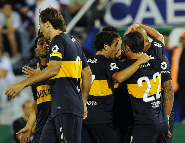Los jugadores de Boca Juniors celebra una anotación contra Vélez Sarsfield. Foto: EFE