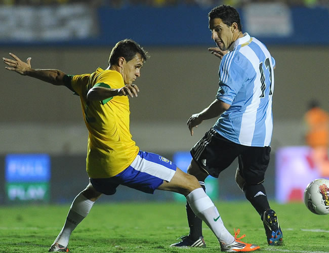 Argentina y Brasil jugaran en La Bombonera por el Superclásico de la Américas. Foto: EFE