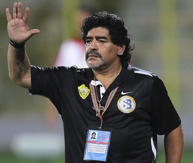 Fotografía de archivo tomada el viernes 10 de junio de 2012 que muestra al entrenador del Al Wasl, el exfutbolista argentino Diego Maradona. Foto: EFE