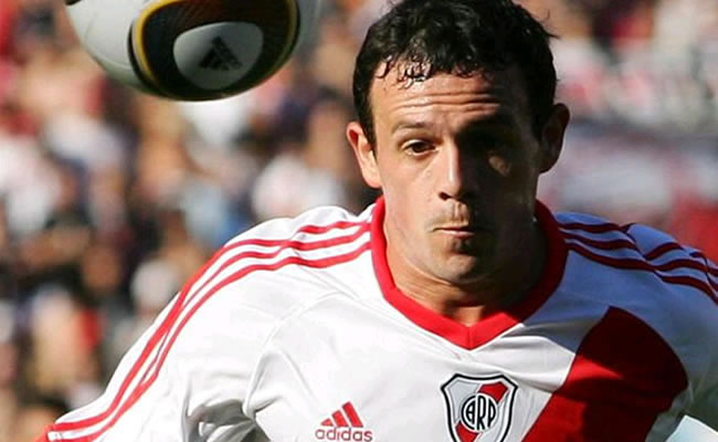 El jugador paraguayo Adalberto Román regresa a River Plate. Foto: EFE