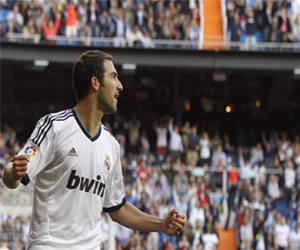 El delantero Gonzalo Higuaín retornó a los entrenamientos del Real Madrid. Foto: EFE