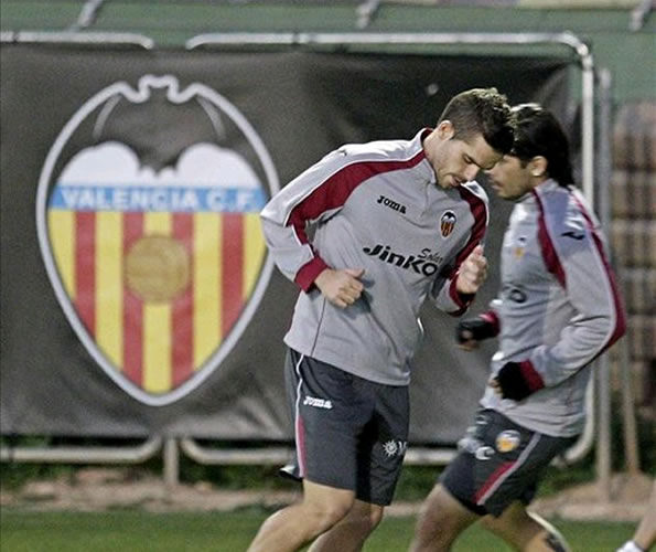 El argentino Fernando Gago entrena con Valencia. Foto: EFE