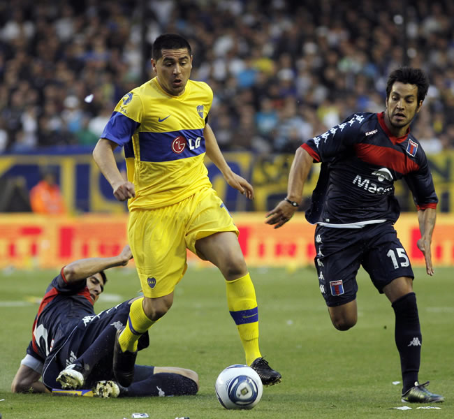 Juan Román Riquelme con Boca frente a Tigre. Foto: EFE