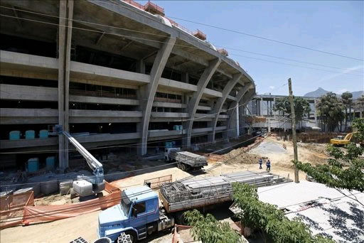 Vista exterior de la obra del estadio Maracaná. Foto: EFE