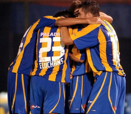Rosario Central refuerza sus posibilidades de volver a la Primera División. Foto: EFE