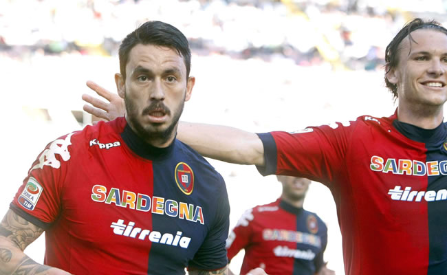 Pinilla del Cagliari hunde al Inter, la delantera argentina aportaron a la Roma. Foto: EFE
