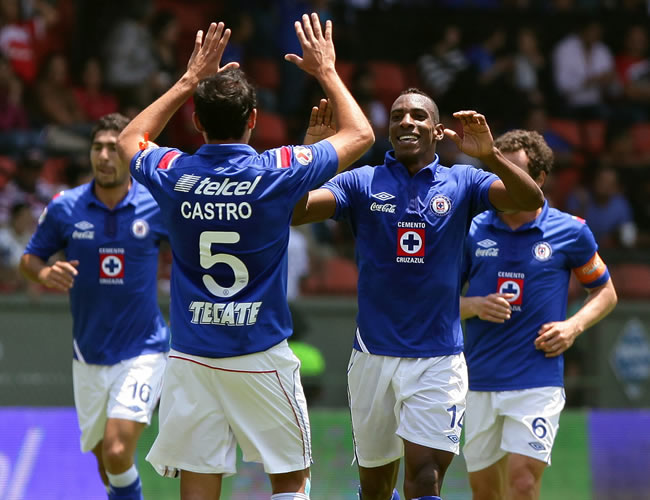 Los jugadores de Cruz Azul celebran el triunfo sobre Toluca. Foto: EFE