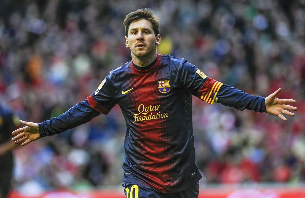 El delantero argentino del Barcelona Leo Messi celebra la consecución del primer gol de su equipo ante el Athletic de Bilbao. Foto: EFE