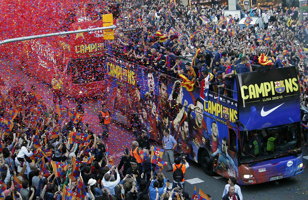 Тайтлы 2023. Barcelona Fans on TV. Los Angeles Celebration Party.